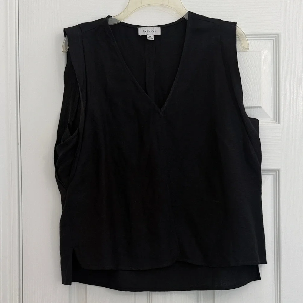 Evereve Black V-Neck Sleeveless Tank Top - Picture 3 of 7